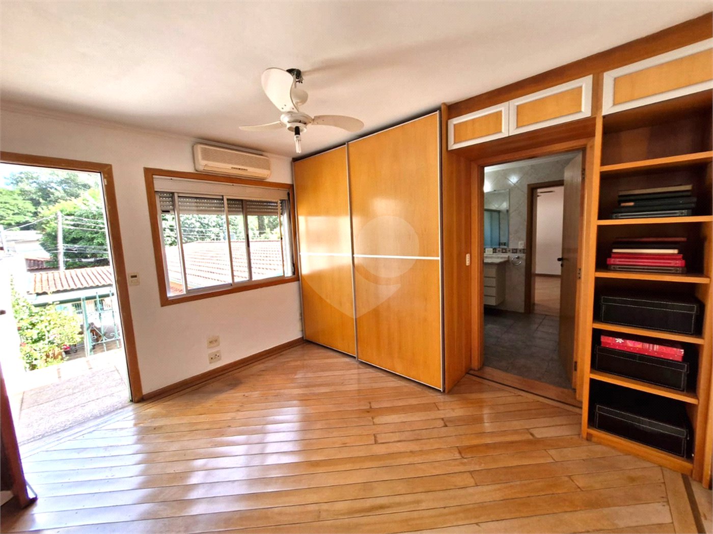 Casa à venda com 4 quartos, sendo 1 suíte,  em Granja Julieta, São Paulo, SP