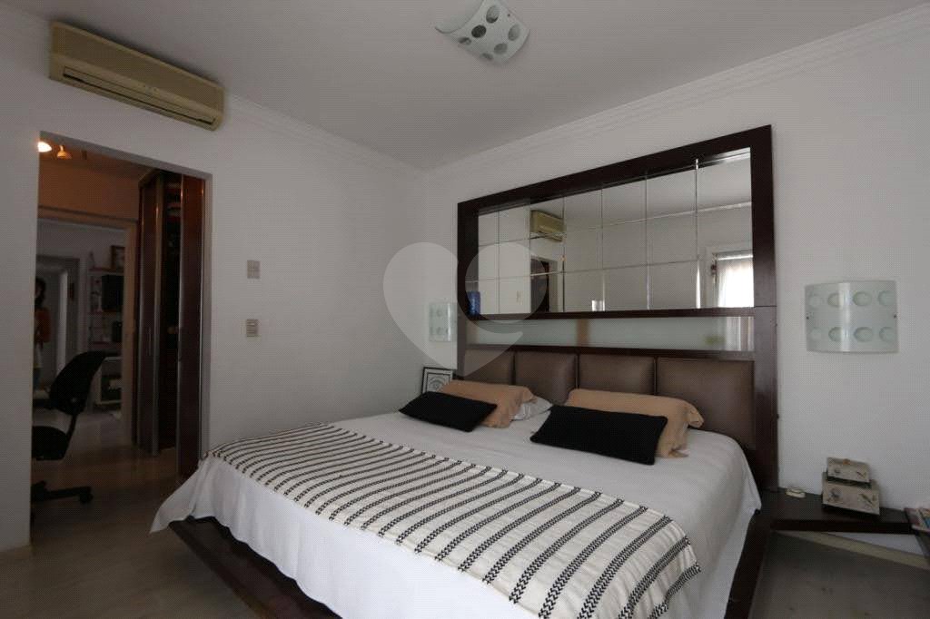 Apartamento à venda com 4 quartos, sendo 2 suítes,  em Vila Uberabinha, São Paulo, SP