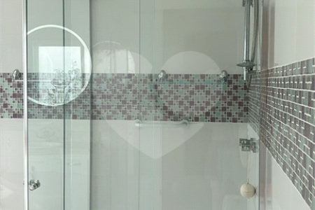 Casa à venda ou para alugar com 5 suítes no condomínio Quebec Villie, São Roque - SP