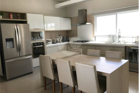 Casa à venda com 3 quartos, sendo 1 suíte, no condomínio Residencial Central Parque, Salto - SP