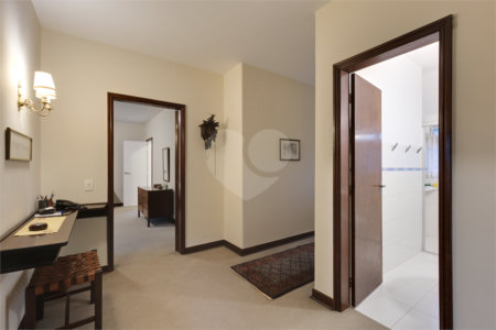 Casa à venda com 4 quartos, sendo 1 suíte, em Alto da Boa Vista, São Paulo, SP