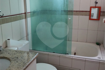 Sobrado à venda com 4 quartos, sendo 1 suíte, em Jardim Monte Kemel, São Paulo, SP