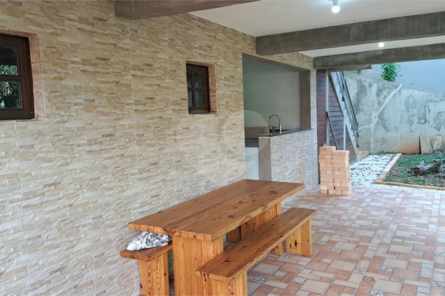 Casa à venda com 3 quartos, sendo 1 suíte, no condomínio Alpes da Cantareira, Mairiporã - SP