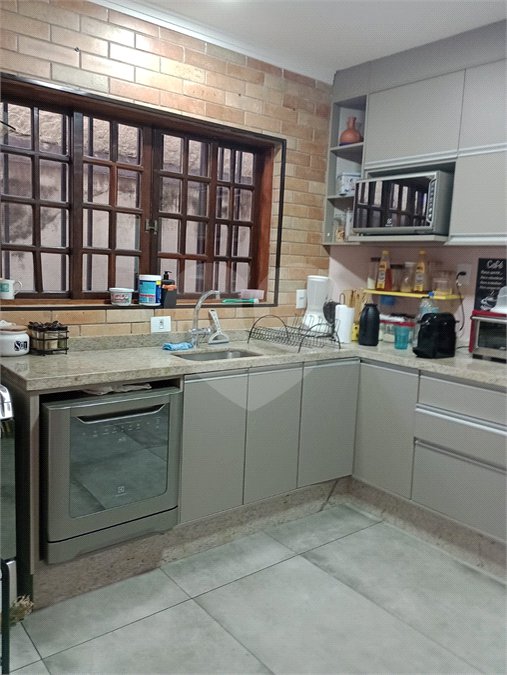 Sobrado à venda com 3 quartos, sendo 1 suíte,  em Jardim Guairaca, São Paulo, SP