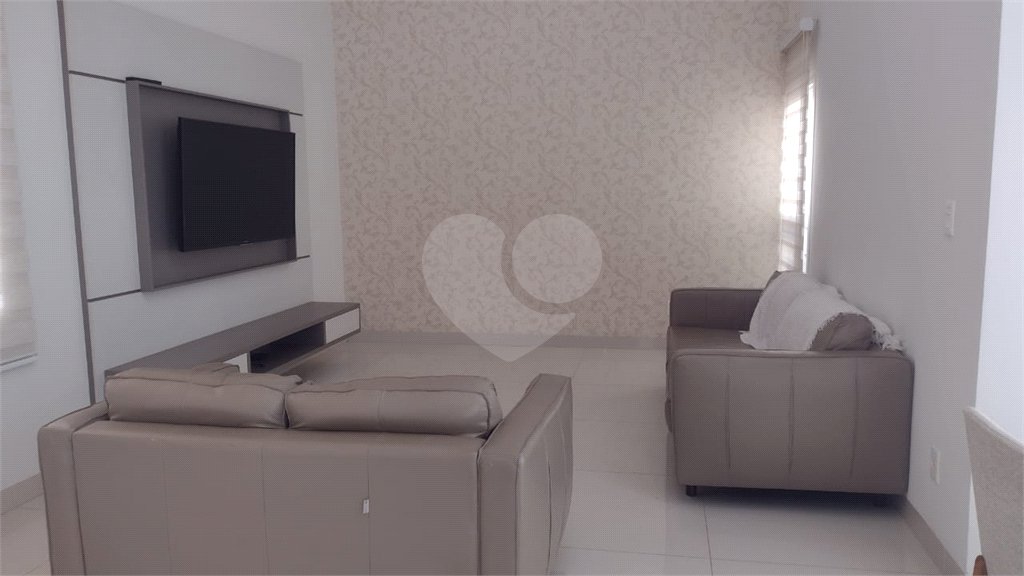 Casa à venda com 3 quartos, sendo 1 suíte, no condomínio Residencial Bouganville, Araraquara - SP