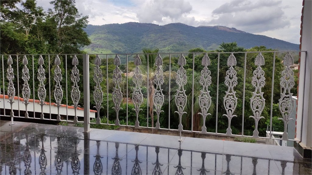 Sobrado à venda com 4 quartos, sendo 2 suítes,  em Recreio Maristela, Atibaia, SP