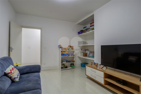 Sobrado à venda com 6 quartos, sendo 3 suítes, em Alto da Boa Vista, São Paulo, SP