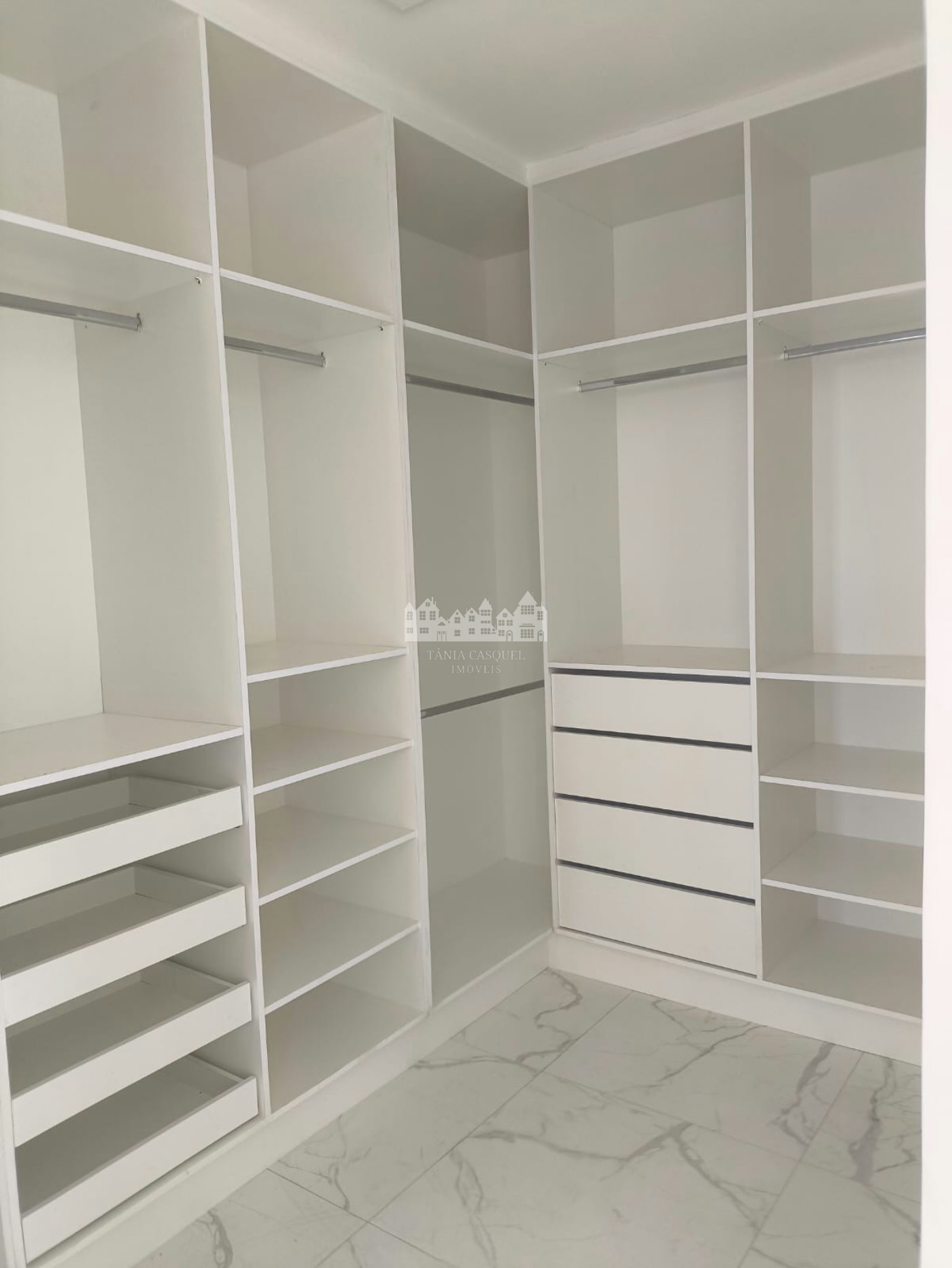 Casa à venda com 4 suítes no condomínio Shambala 2, Atibaia - SP