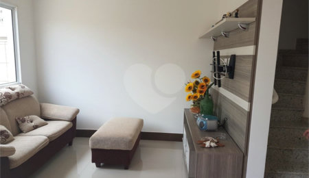 Casa à venda com 3 quartos, sendo 1 suíte,  no condomínio Villa das Flores, Mogi das Cruzes - SP