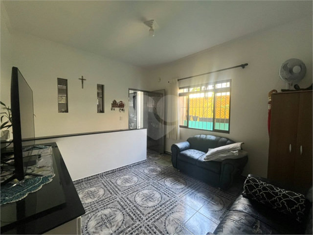 Casa à venda com 3 quartos em Campo Limpo, São Paulo, SP
