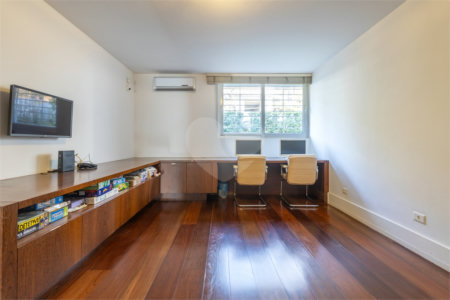 Casa à venda com 4 suítes em Jardim Guedala, São Paulo, SP