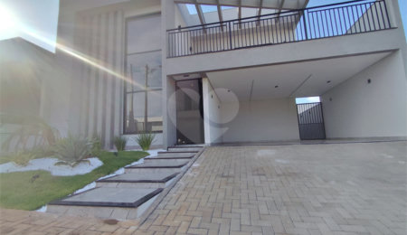 Casa à venda com 4 quartos, sendo 3 suítes, no condomínio Residencial Golden Ville, Itapetininga - SP