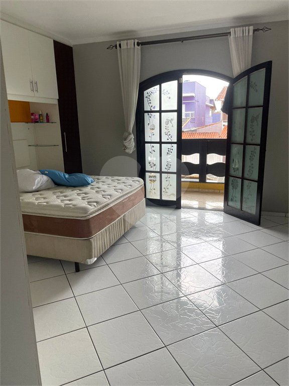 Sobrado à venda com 4 quartos, sendo 1 suíte, em Vila Áurea, Poá, SP