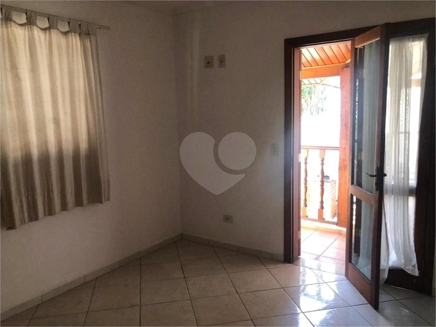 Casa à venda com 4 suítes no condomínio Vila das Emboabas, São Paulo - SP