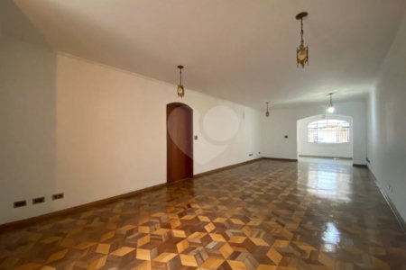 Sobrado à venda com 4 quartos, sendo 1 suíte, em Santana, São Paulo, SP