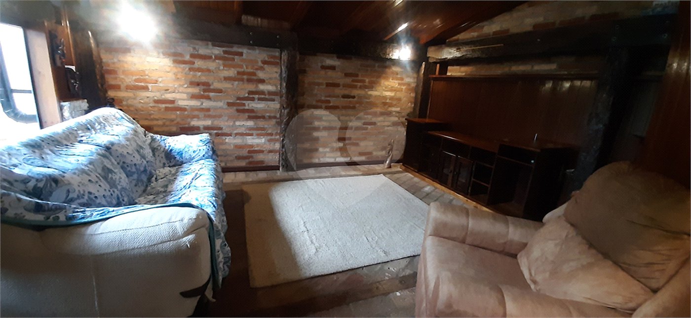Sobrado à venda com 4 quartos, sendo 3 suítes, em Serra da Cantareira, Mairiporã, SP