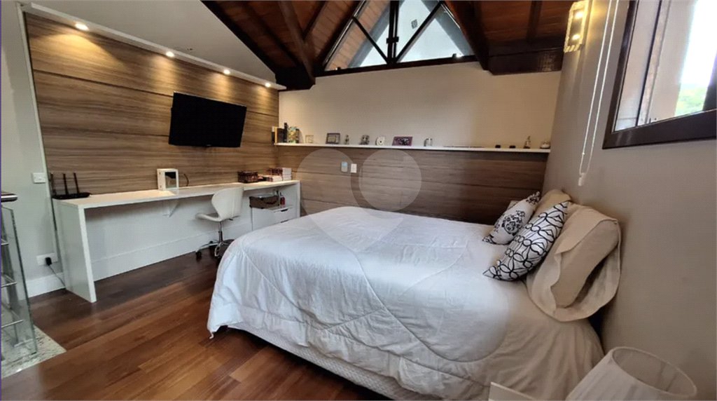 Casa à venda com 5 quartos, sendo 2 suítes,  no condomínio Floradas da Serra, São Paulo - SP