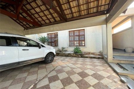 Casa à venda com 8 quartos, sendo 3 suítes, em Jardim Terceiro Centenário, Atibaia, SP