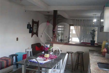 Sobrado à venda com 3 quartos, sendo 2 suítes,  em Jardim Marica, Mogi das Cruzes, SP