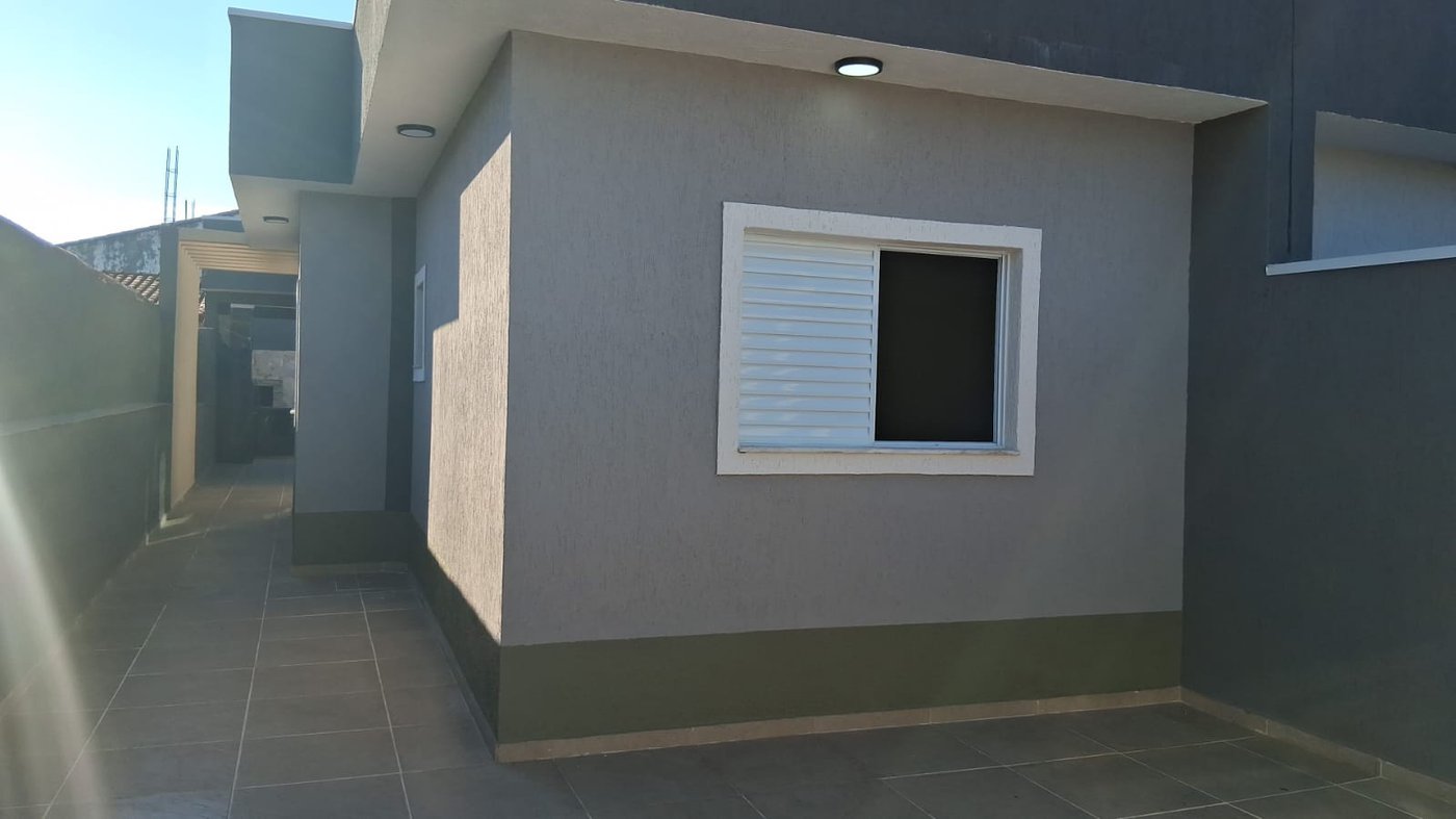 Casa à venda com piscina em Itanhaém