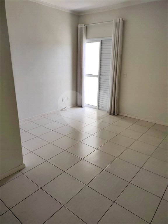 Casa à venda ou para alugar com 3 suítes no condomínio Residencial Jardim das Palmeiras, Vinhedo - SP
