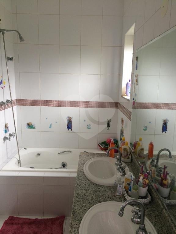 Sobrado à venda com 6 quartos, sendo 2 suítes, em Real Parque, São Paulo, SP