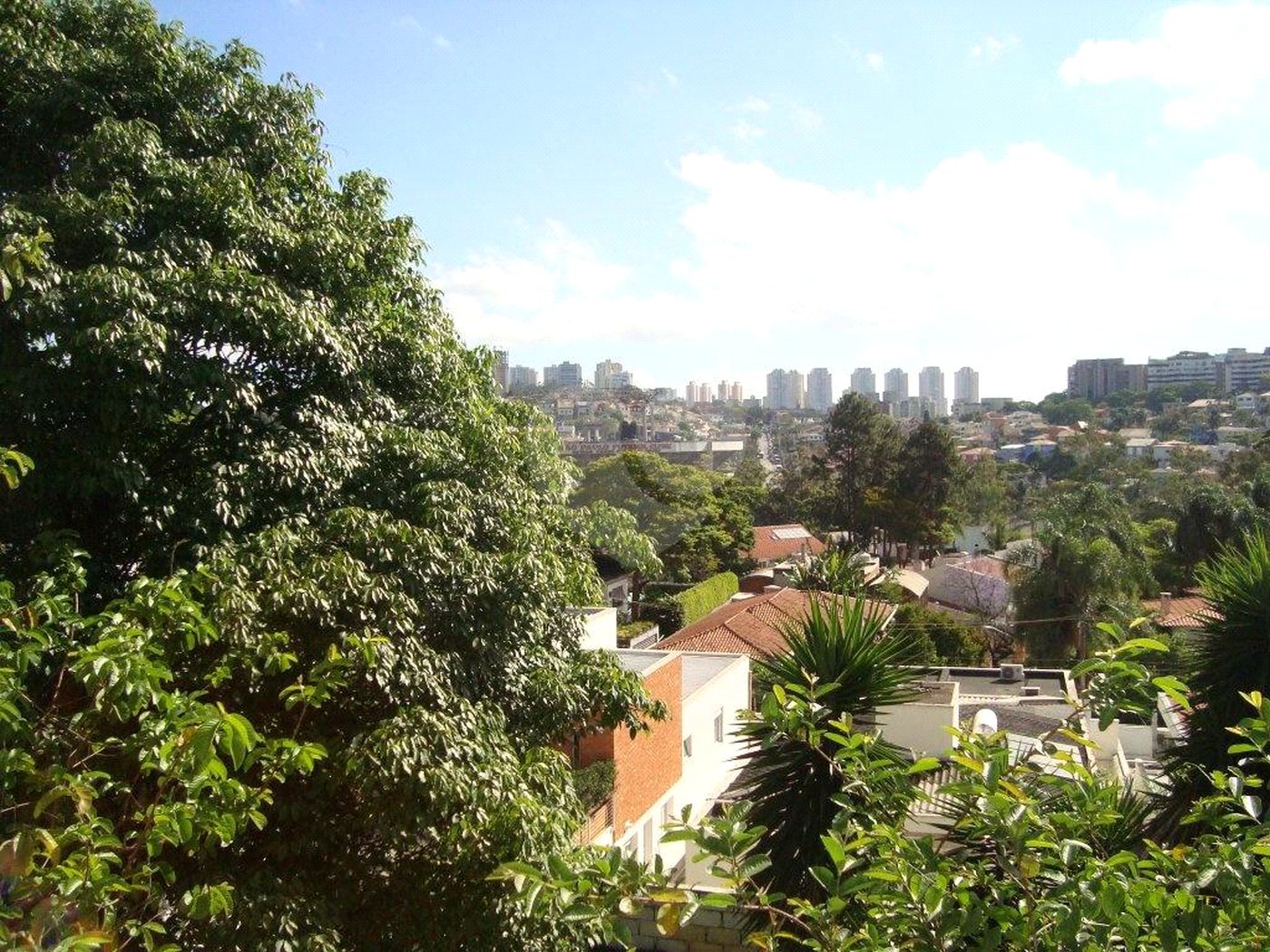 Casa à venda com 3 suítes em Jardim Leonor, São Paulo, SP