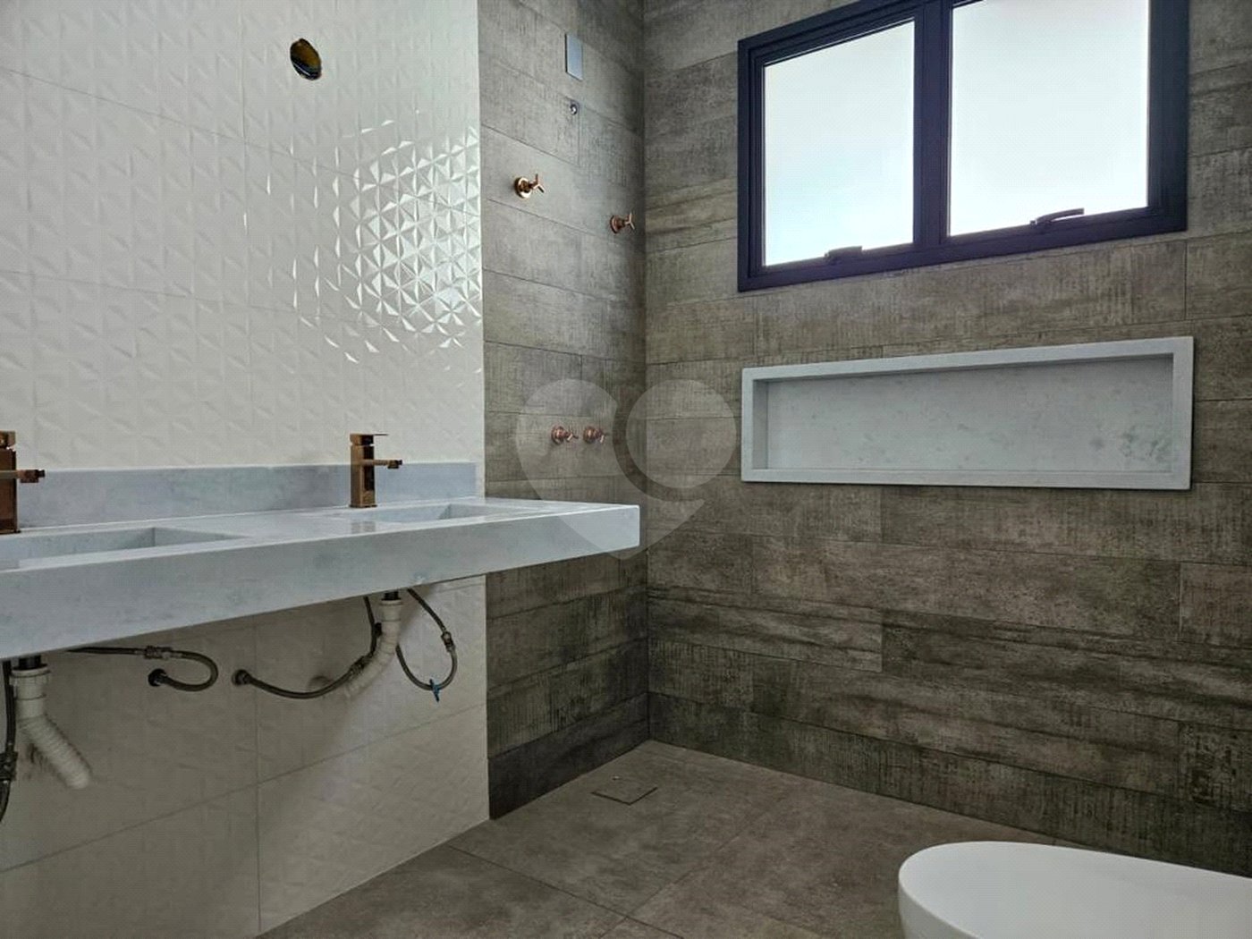 Casa à venda com 3 quartos, sendo 4 suítes, no condomínio Reserva dos Vinhedos, Louveira - SP