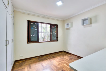Sobrado à venda com 4 quartos, sendo 1 suíte, em Interlagos, São Paulo, SP