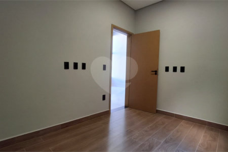 Casa à venda com 3 quartos, sendo 1 suíte,  no condomínio Horto Florestal 1, Sorocaba - SP