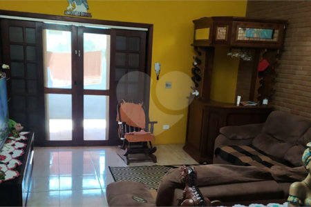 Chácara à venda com 3 quartos, sendo 1 suíte,  em Jardim Estância Brasil, Atibaia, SP
