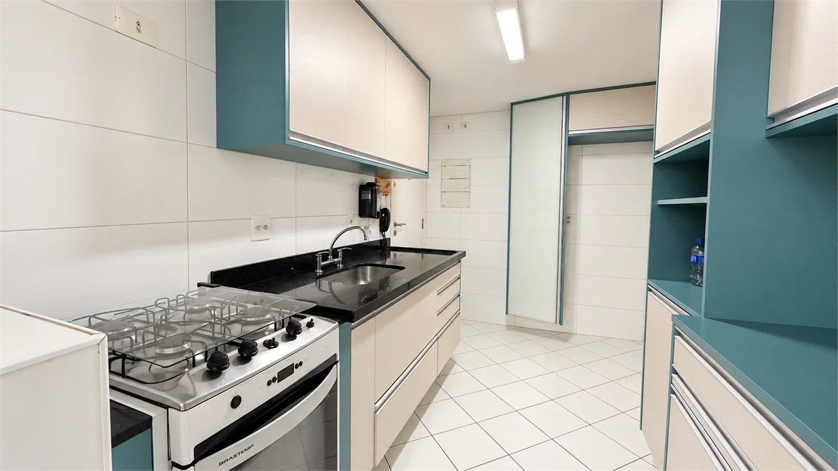 Apartamento à venda com 3 quartos, sendo 1 suíte,  em Jardim das Acácias, São Paulo, SP