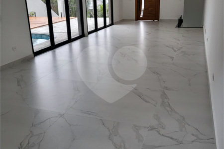 Casa à venda com 3 suítes no condomínio Hills, Arujá - SP