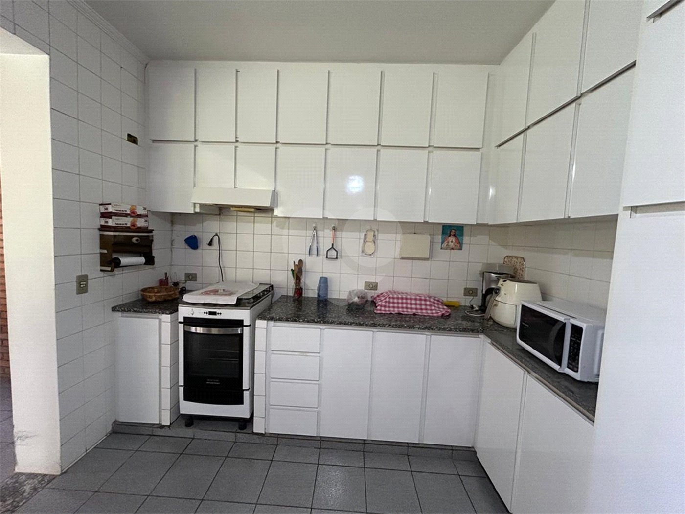Casa à venda com 5 quartos, sendo 3 suítes, no condomínio Estância Marambaia, Vinhedo - SP
