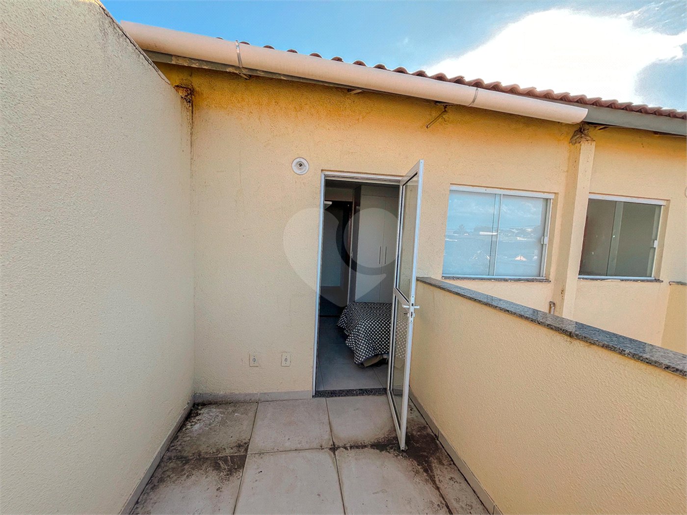 Casa à venda com 4 quartos, sendo 1 suíte, no condomínio Imperial Santa Cruz, Rio de Janeiro - RJ