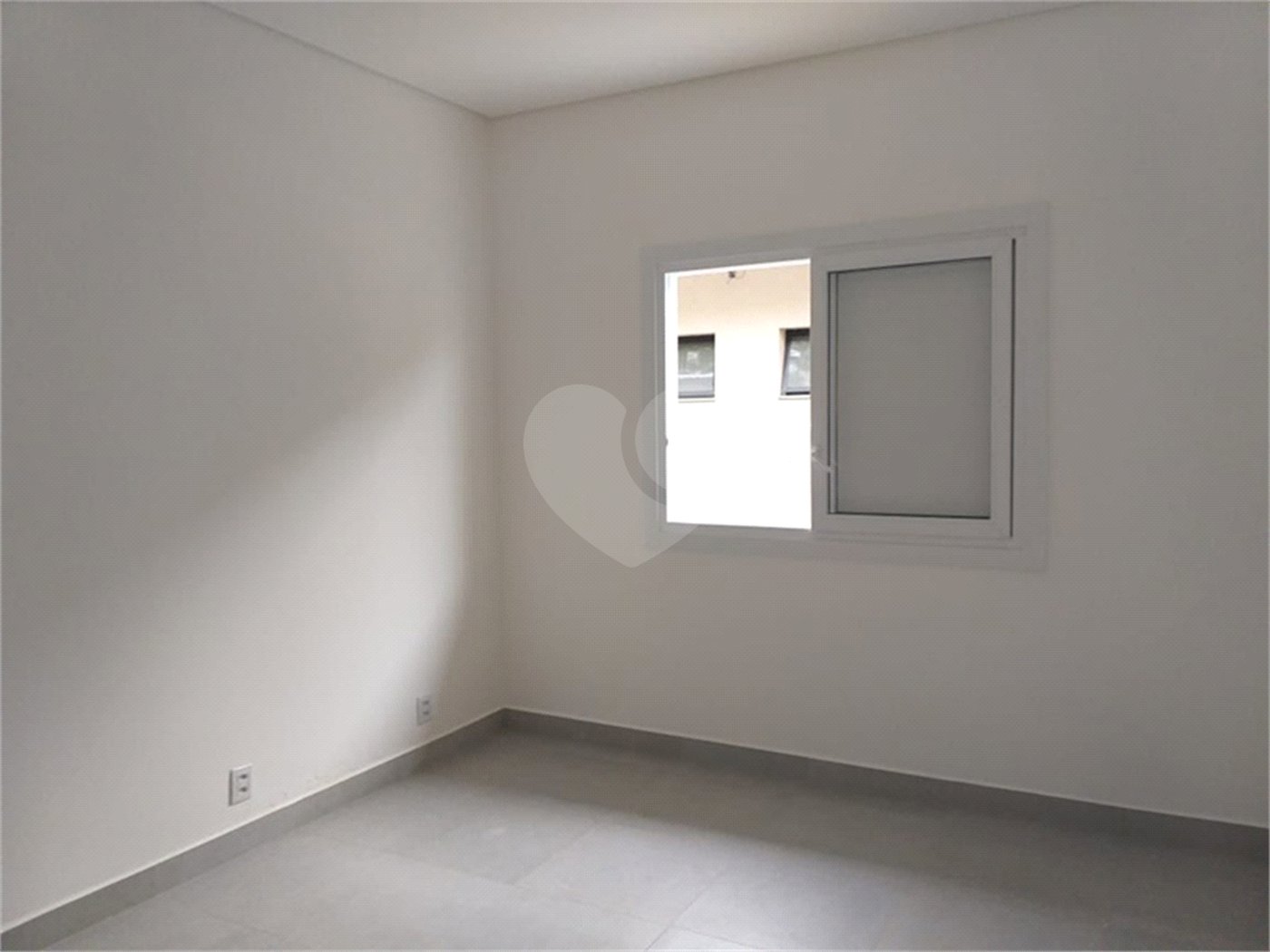 Casa à venda com 2 quartos, sendo 1 suíte, no condomínio Figueira Garden, Atibaia - SP