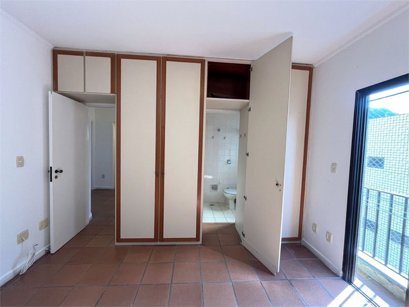 Apartamento com 4 dormitórios à venda, 259 m² por R$ 900.000,00 - Jardim Três Marias - Guarujá/SP