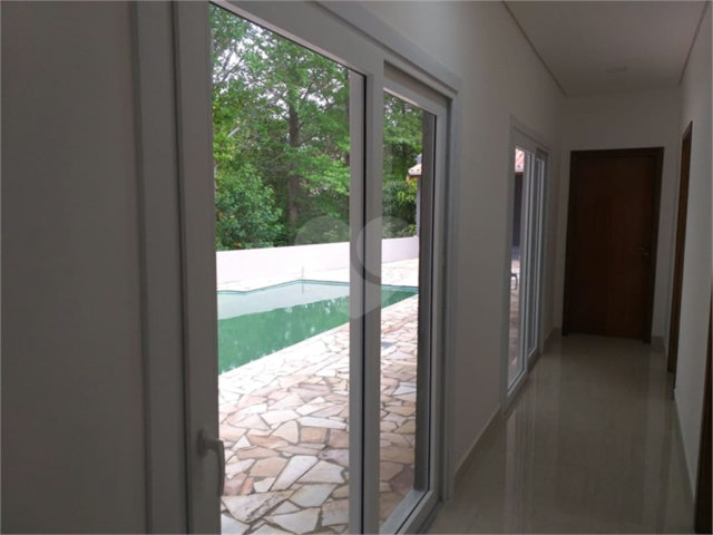 Casa à venda com 2 quartos, sendo 1 suíte,  no condomínio Figueira Garden, Atibaia - SP