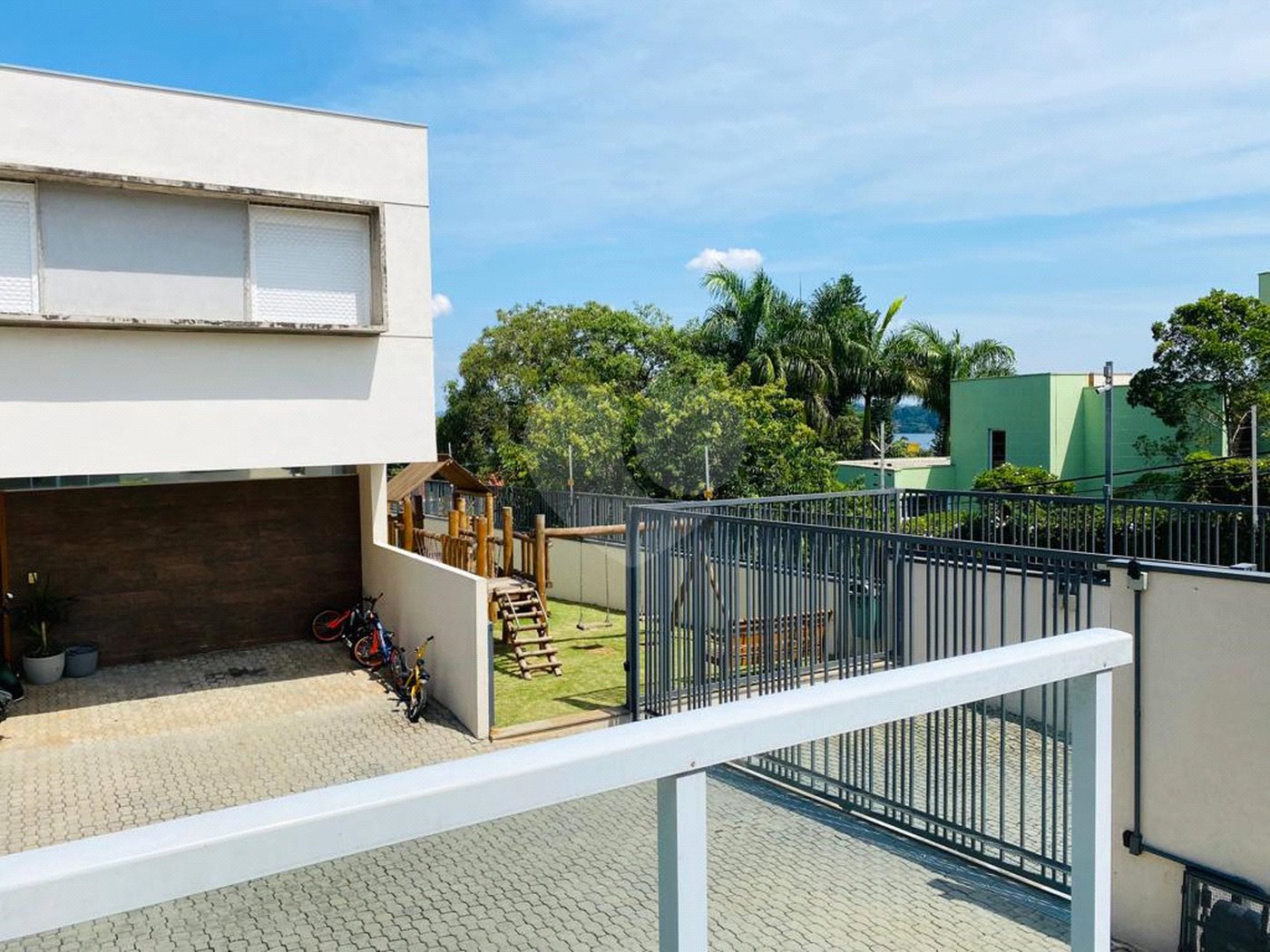 Casa à venda com 4 quartos, sendo 2 suítes, no condomínio Residencial Vila Lagos, São Paulo - SP