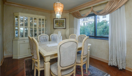 Apartamento à venda com 4 quartos, sendo 1 suíte,  em Moema, São Paulo, SP