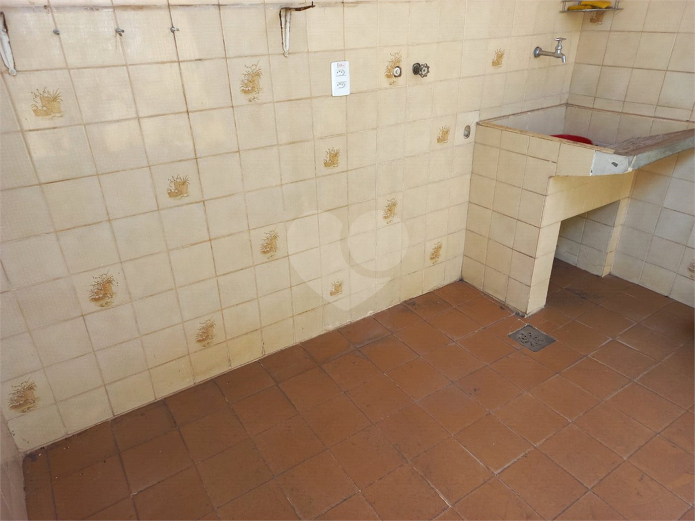 Casa Térrea com 3 dormitórios, sendo 1 suíte.