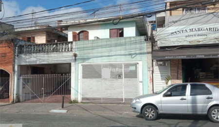 Ótimo sobrado, com amplo espaço interno (127m2), possuindo 03 dormitórios (01 suíte),