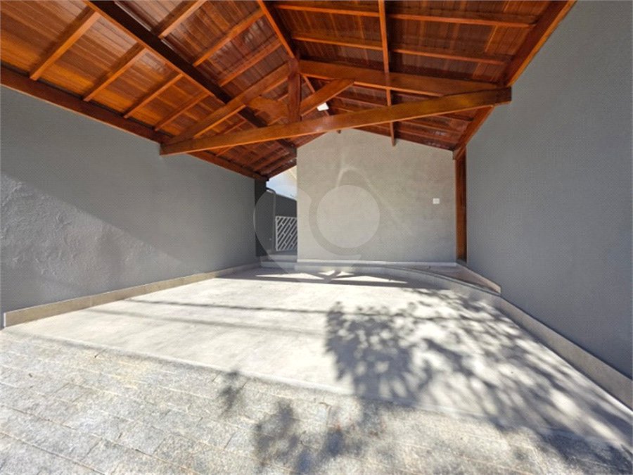 Casa à venda com 3 quartos, sendo 1 suíte, no condomínio Residencial Jardim das Palmeiras, Vinhedo - SP
