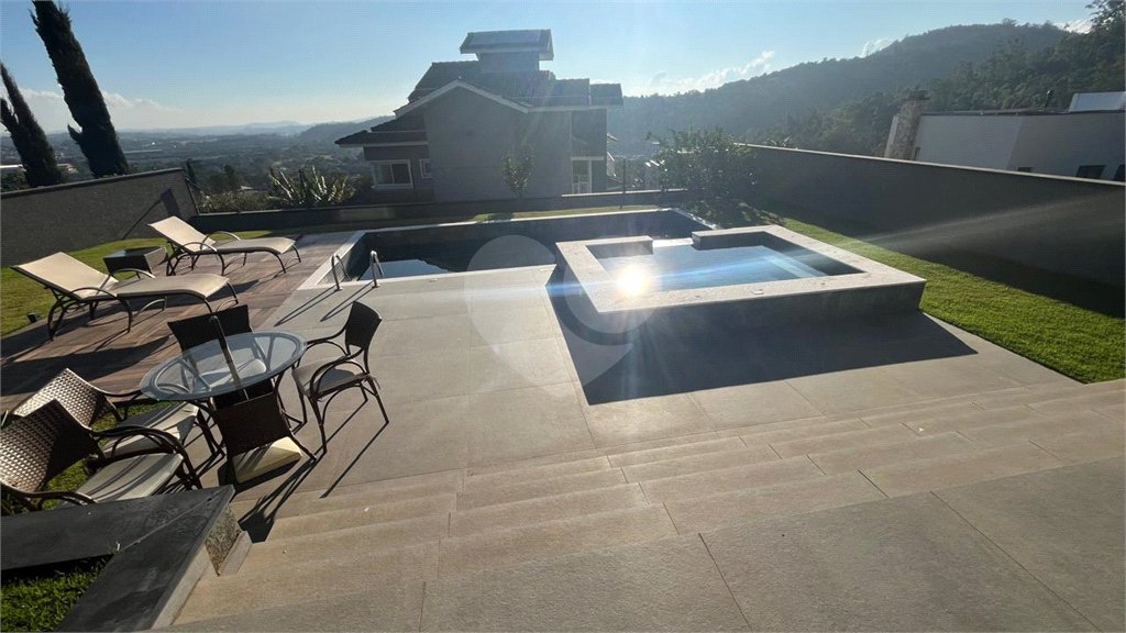 Casa à venda com 4 suítes no condomínio Porto Atibaia, Atibaia - SP