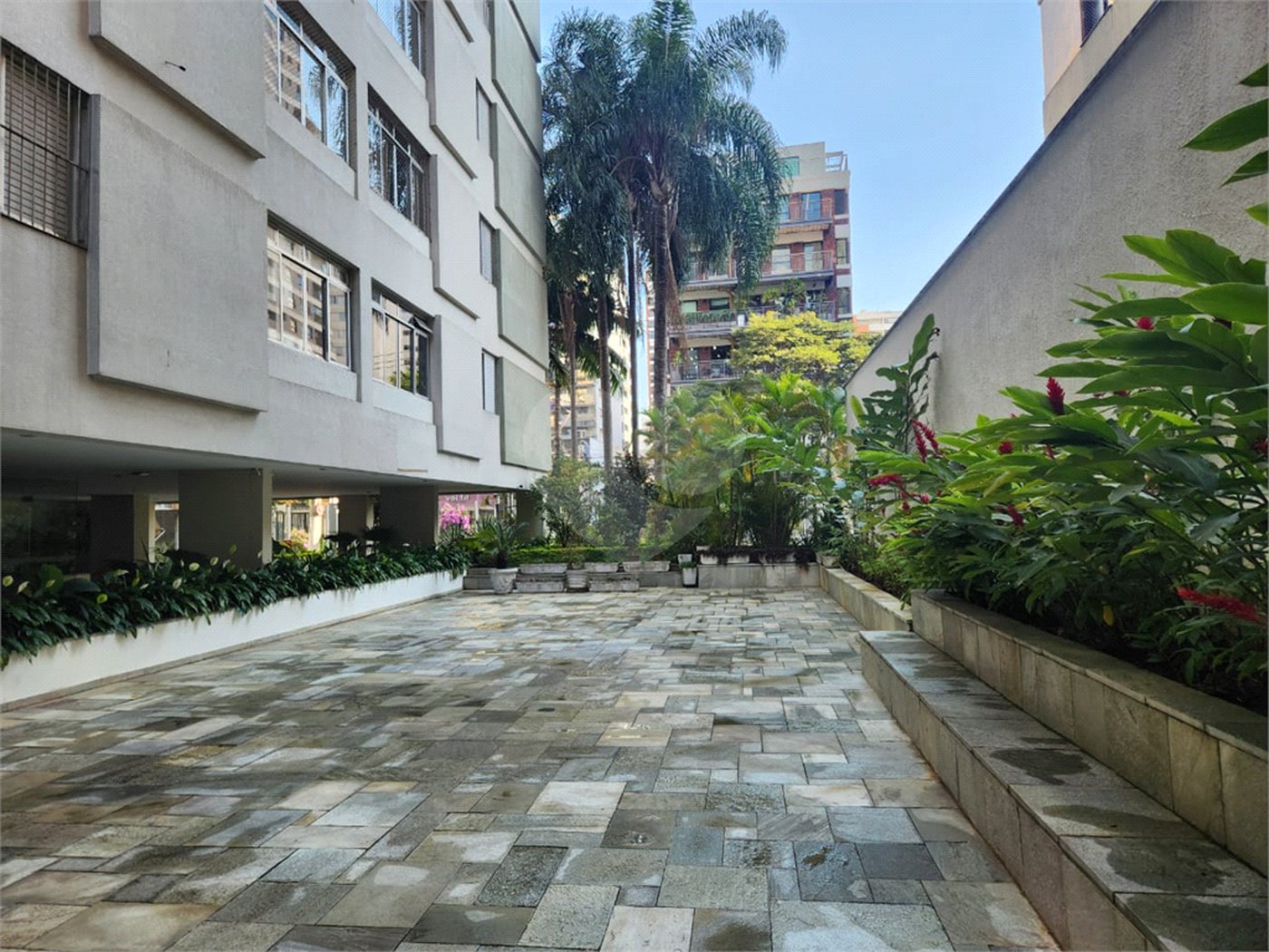 Apartamento à venda com 4 quartos, sendo 1 suíte,  em Pinheiros, São Paulo, SP