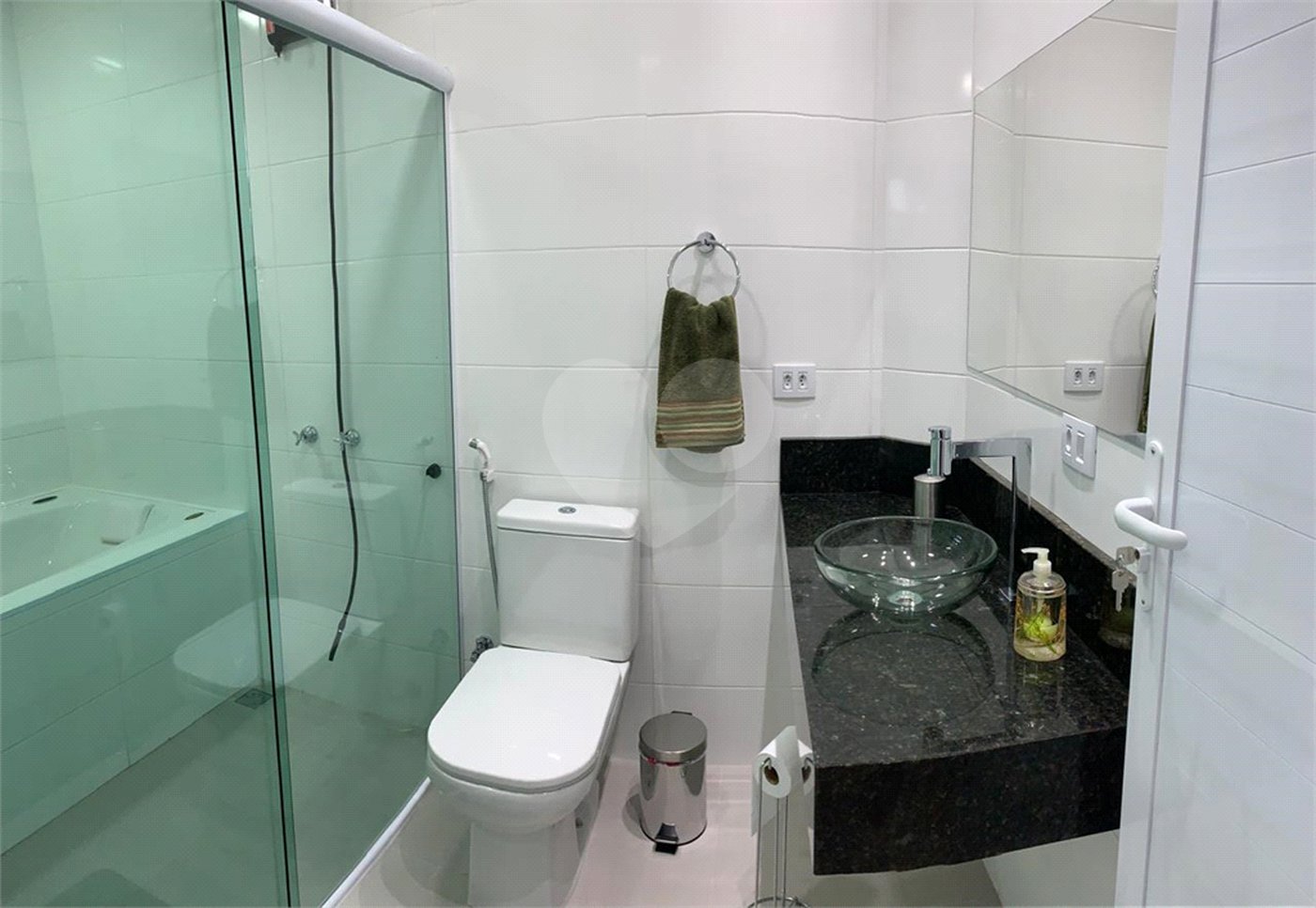 Casa à venda com 3 suítes em Vila Amorim, Suzano, SP