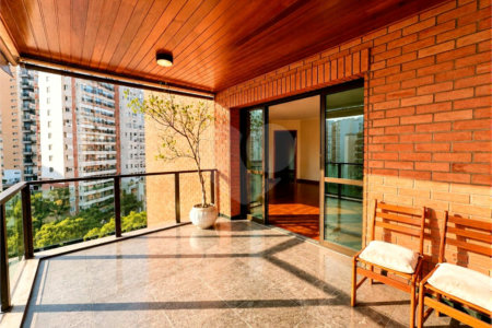 Apartamento à venda com 3 suítes em Moema, São Paulo, SP