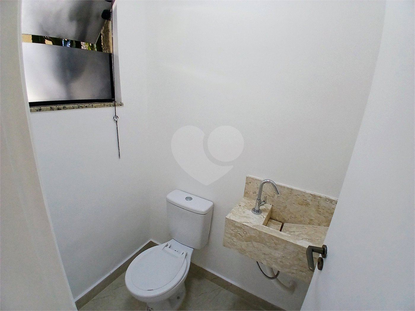 Casa à venda com 3 quartos, sendo 1 suíte,  no condomínio Res Saint Honoré, São Paulo - SP