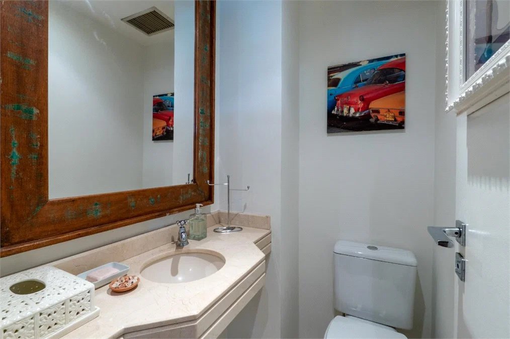 Apartamento à venda com 3 quartos, sendo 1 suíte, em Jardim Morumbi, São Paulo, SP