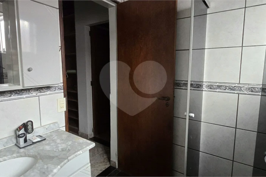 Casa à venda com 3 quartos, sendo 1 suíte, em Morumbi, São Paulo, SP